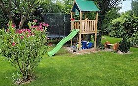 Fuered Deluxe Garden Apartment